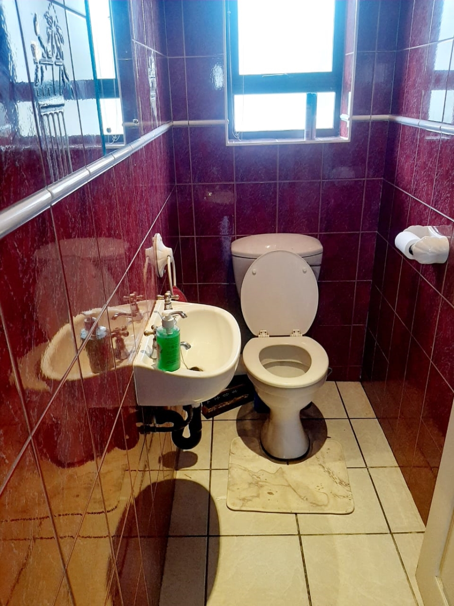 4 Bedroom Property for Sale in Beacon Bay Eastern Cape